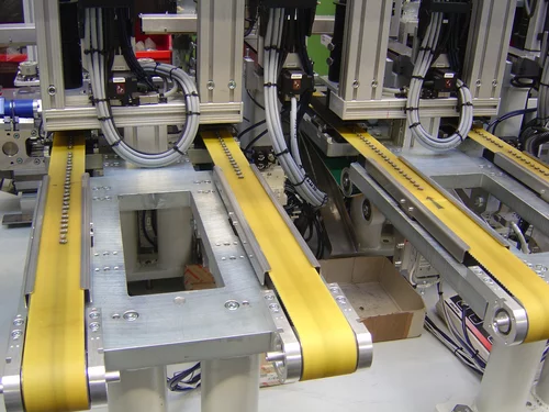 Conveyor system used to inspect and pack parts automatically on an assembly line.
