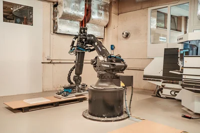 Robot placing a wooden workpiece
