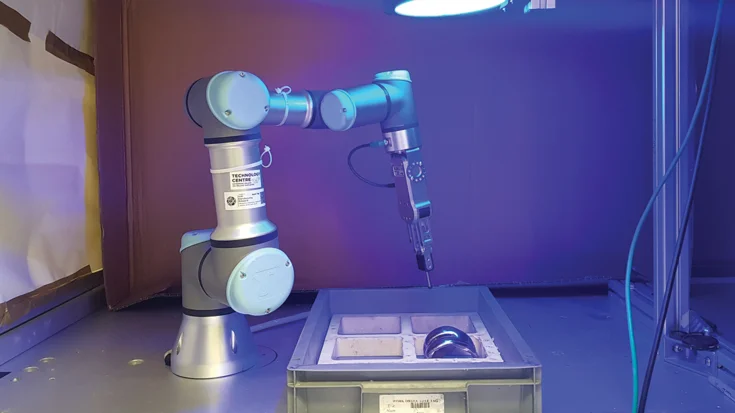 Pick-and-place robot cell with controlled illumination for reliable machine vision–based implant recognition.
