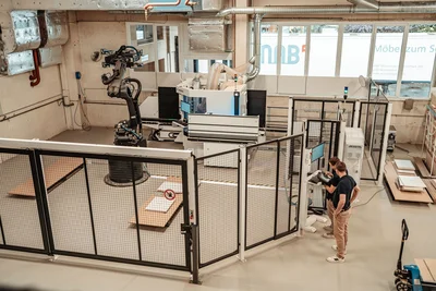 Robotic machine vision manufacturing cell