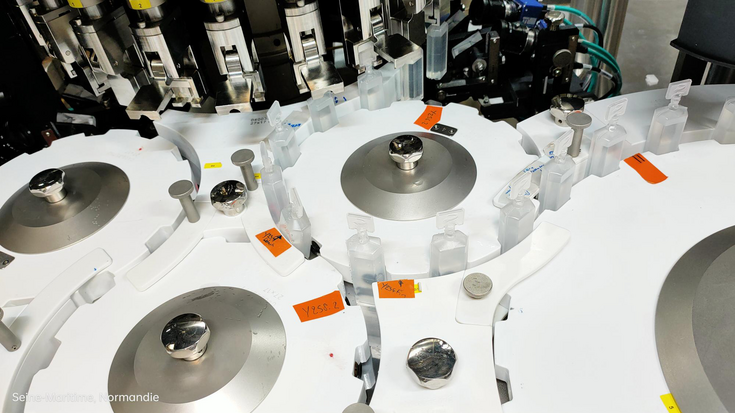 Automatisierte Transport- und Inspektionsstation für pharmazeutische Ampullen mit Machine-Vision-System von Aspen.